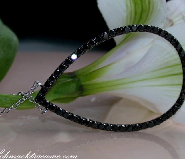 Interessante Halskette mit schwarzen Diamanten im Tropfen-Design - Image 1 Interessante Halskette mit schwarzen Diamanten im Tropfen-Design - Image 1