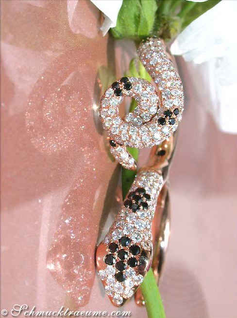 Extravagant: Schlangenring aus Roségold 750 mit 2.590 Karat Brillanten