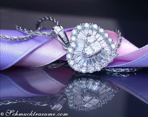 Edler Diamanten Herz Anhänger in Weißgold 750