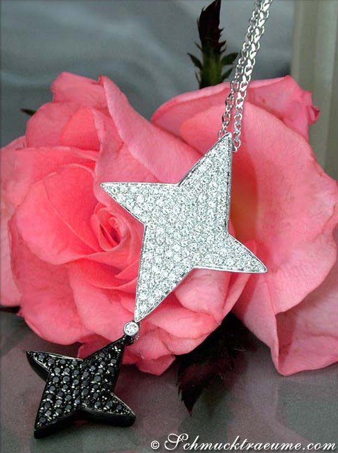Schwarz-Weiß-Diamant-Stern-Anhänger auf Kette