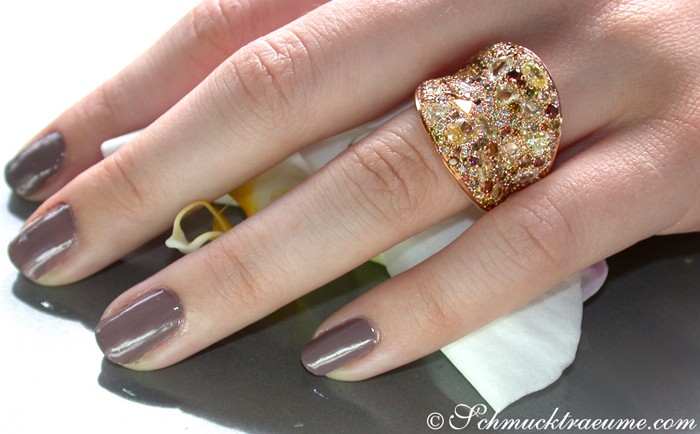 Detailaufnahme des Stattlichen Diamant-Rings mit Roségold und Naturton-Diamanten