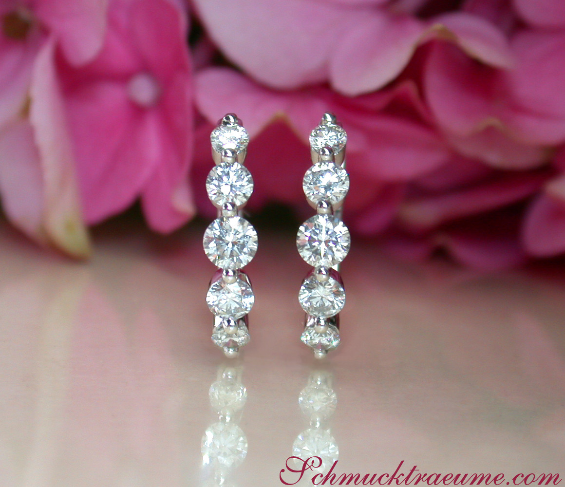 Klassische Creolen mit zehn Brillanten in Weißgold 750