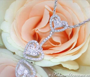 Detail des Herz-Anhängers mit Princess-Diamanten in Weißgold