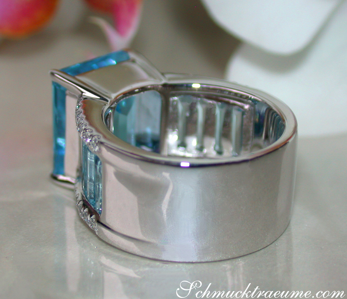 Opulenter Blautopas-Ring mit Diamanten, Detailaufnahme, massiv, Handarbeit