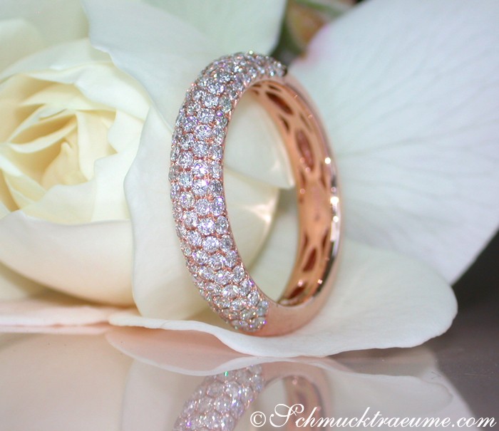 Brillanten Pavé Ring in Roségold: Eleganter Diamantring mit 1.020 Karat Diamanten