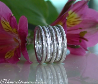 Klassischer Weißgoldring mit 0.600 ct Diamanten, puristisches Design