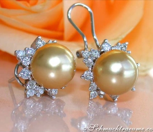 Goldene Südseeperlen-Ohrstecker im Stern-Design mit Diamanten