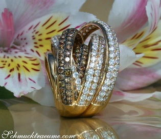 Goldener Mehrreihiger Ring mit naturbraunen und weißen Diamanten