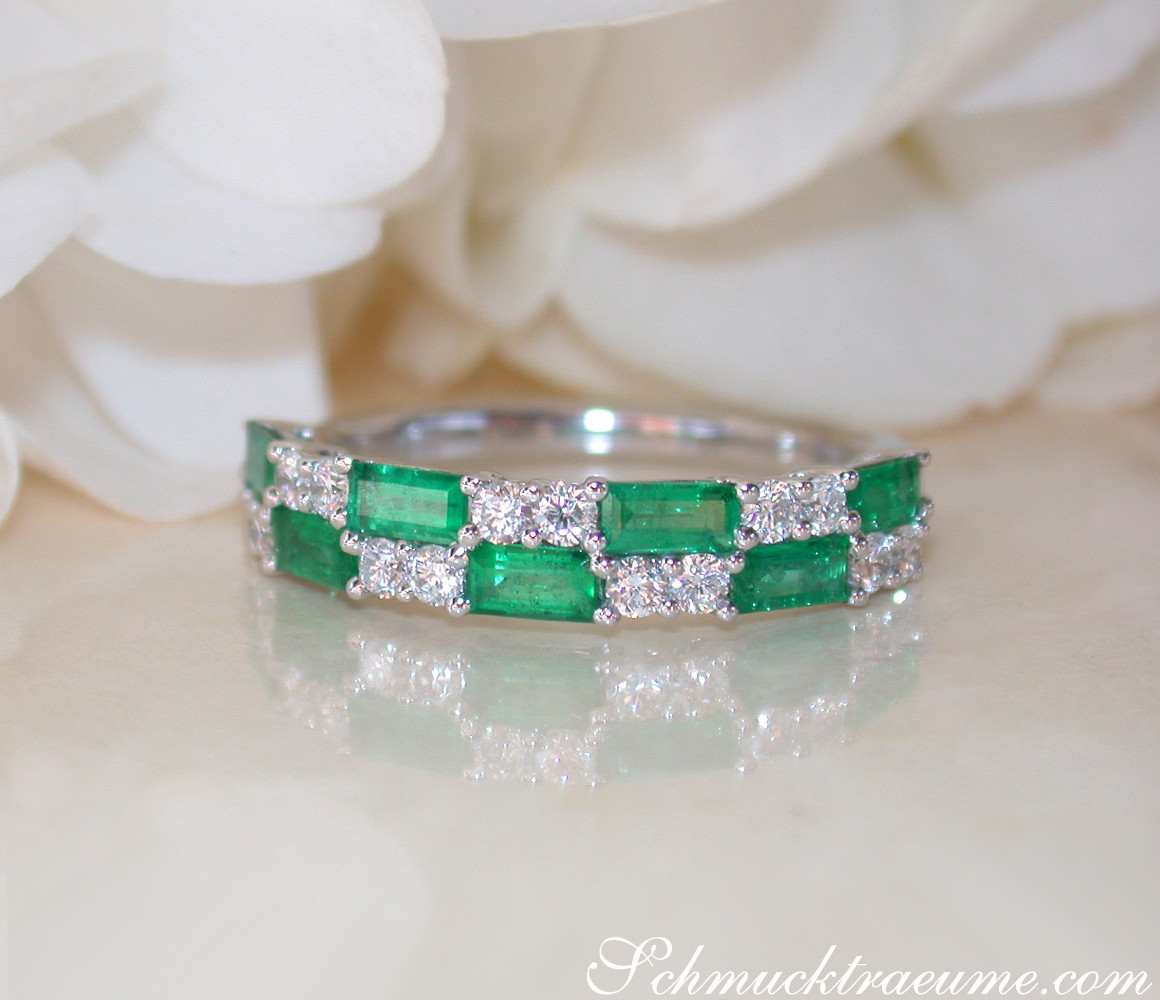 Klassischer Smaragd- und Brillantring mit 1.040 Karat in Weißgold 750