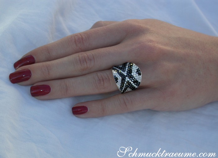 Stattlicher Ring mit schwarzen Diamanten im Zig-Zag Design - Image 3