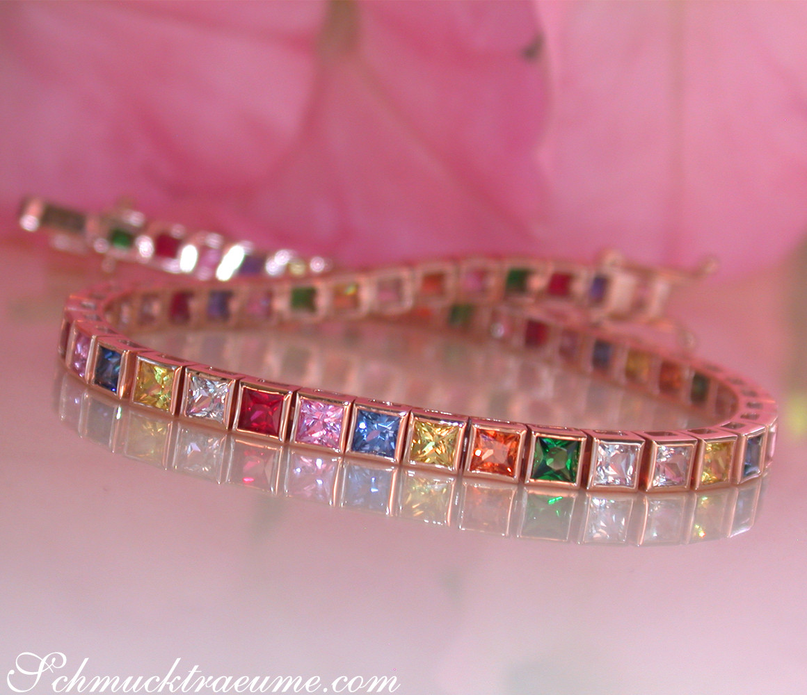 Prachtvolles Multicolor Saphir-Armband mit Rubinen und Tsavorites in Princess-Schliff, roségoldenes Design
