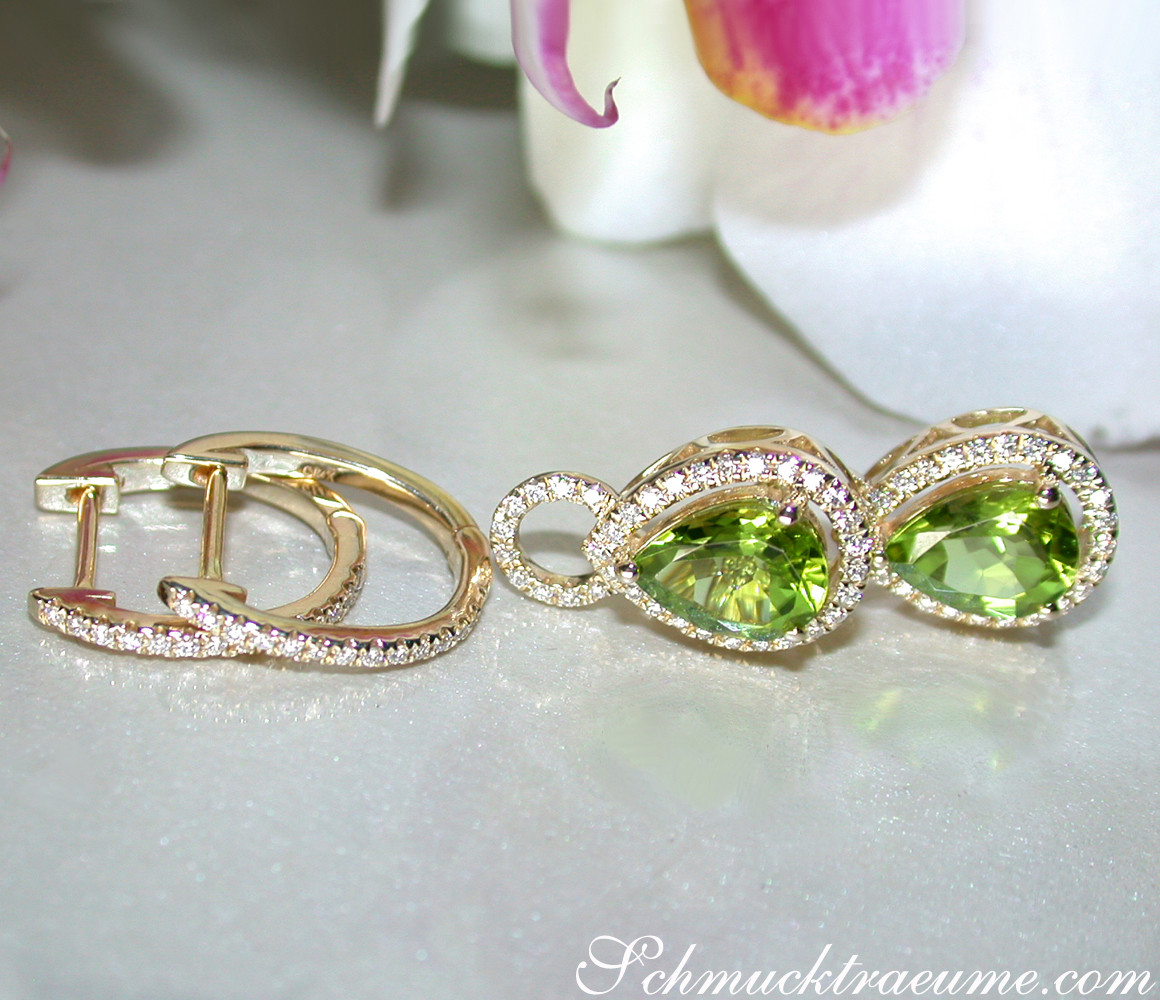 Peridot-Tropfen-Ohrringe in Gelbgold, detailreich verziert mit Diamanten