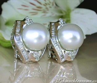 Ohrstecker aus Weißgold mit 13-14 mm Südseeperlen und Diamanten