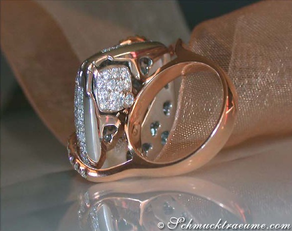 Raffinierter Brillanten-Ring und Anhänger in Roségold, Detailaufnahme mit funkelnden Steinen