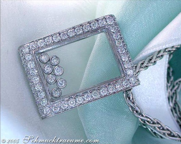 Edler Diamantanhänger mit Glas-Back, Detailaufnahme in Weißgold 750