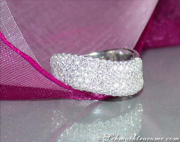 Weißgold 750 Ring mit geschwungenen Diamanten, elegant und strahlend