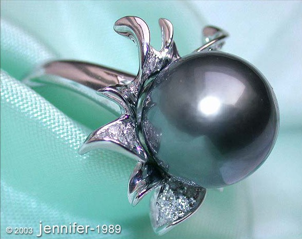 Tahitiperlenring im Blüten-Design mit Diamanten, Detailaufnahme, elegant, 0.250 Karat, 12-13 mm Perle, Weißgold 585