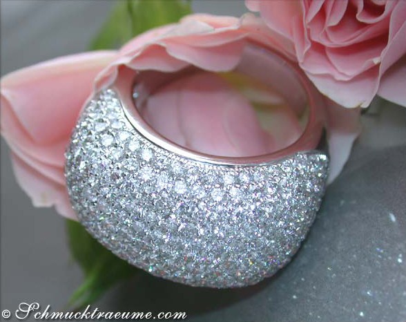 Stattlicher Diamanten Dome Ring mit 259 Brillanten, detailreich, weißgold 750