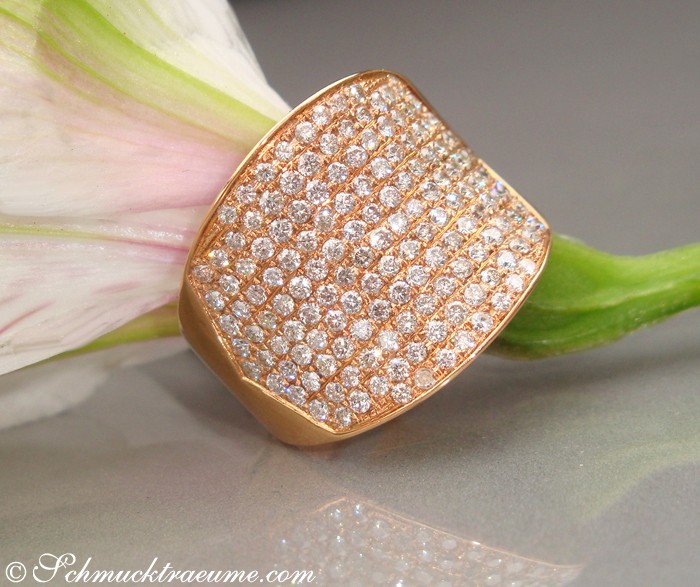 Roségold-Ring mit 2.200 Brillanten, W SI, luxuriös