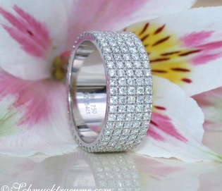 Weißgold 750 Brillanten Memory Ring - glitzernder Ring auf Blüte