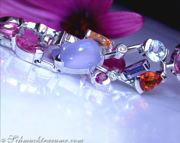 Multicolor Edelstein-Armband mit 18 Karat Weißgold, detailreiches Design, femininer Glanz