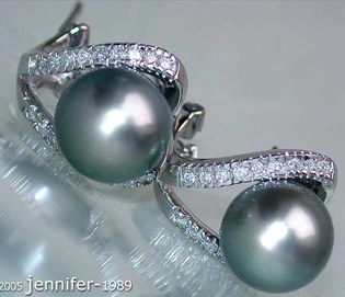 Tahitiperlen-Brillanten-Ohrstecker in Weißgold 750, Detailaufnahme, elegant und modern