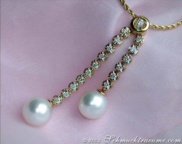 Goldener Anhänger mit 2 Südseeperlen & Diamanten, 11-12 mm, 1.17 Karat