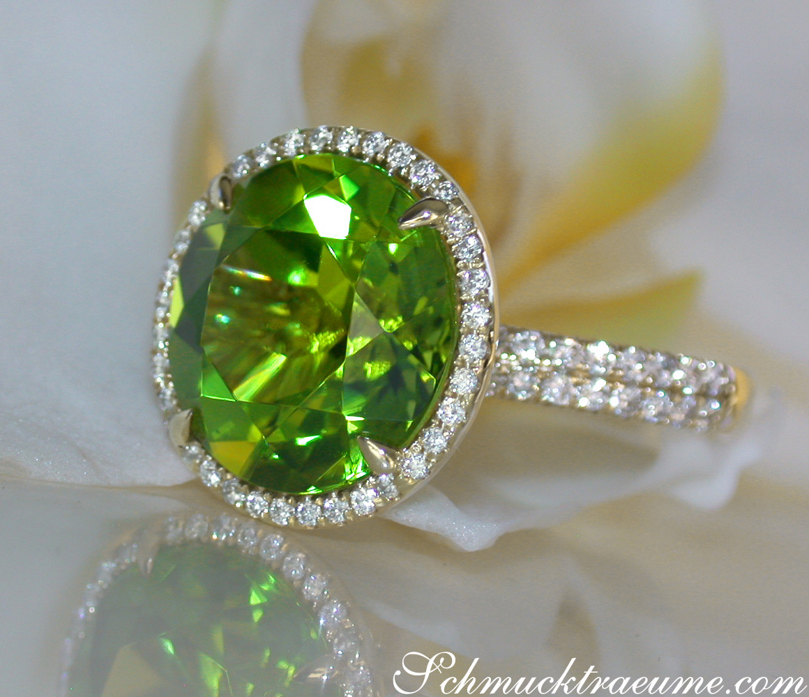 Peridot-Ring mit Brillanten, 13 mm, Gelbgold 750, Detailaufnahme