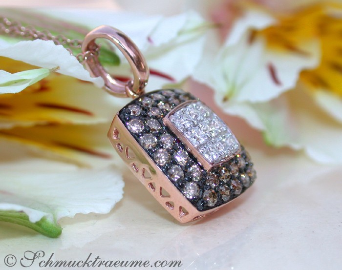 Zeitloser Carré Anhänger mit naturbraunen & weißen Brillanten - Image 3