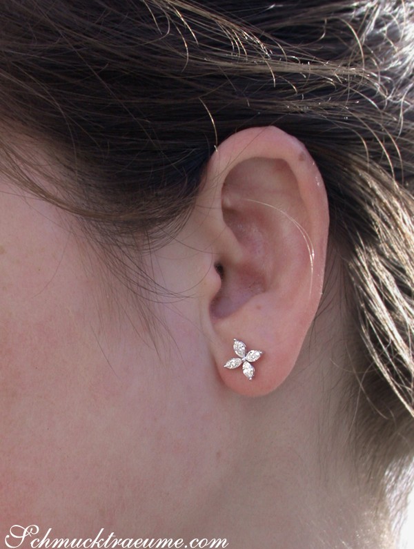 Ohrstecker aus Weißgold mit Marquise-Diamanten in Blütenform
