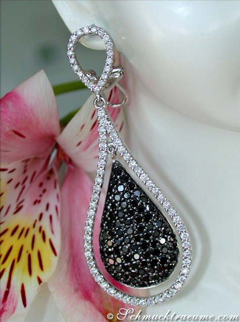 Schwarz-weiß Diamant-Ohrhänger mit Teardrop-Form, detailreich, elegant, Schmucktraeume.com