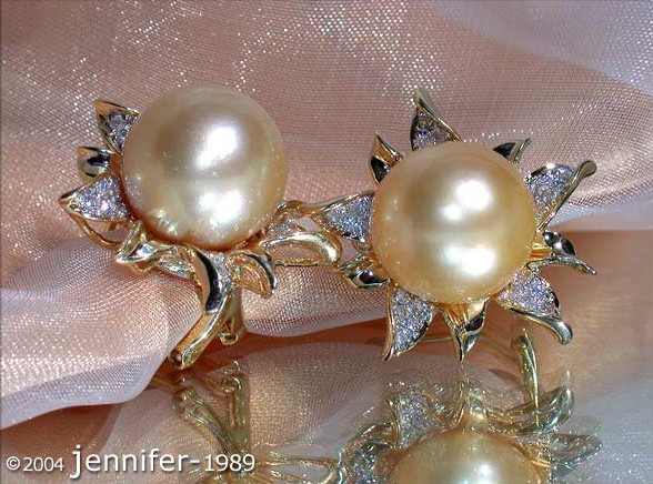 Feinste goldene Südseeperlen Ohrstecker im Blüten Design - Image 5