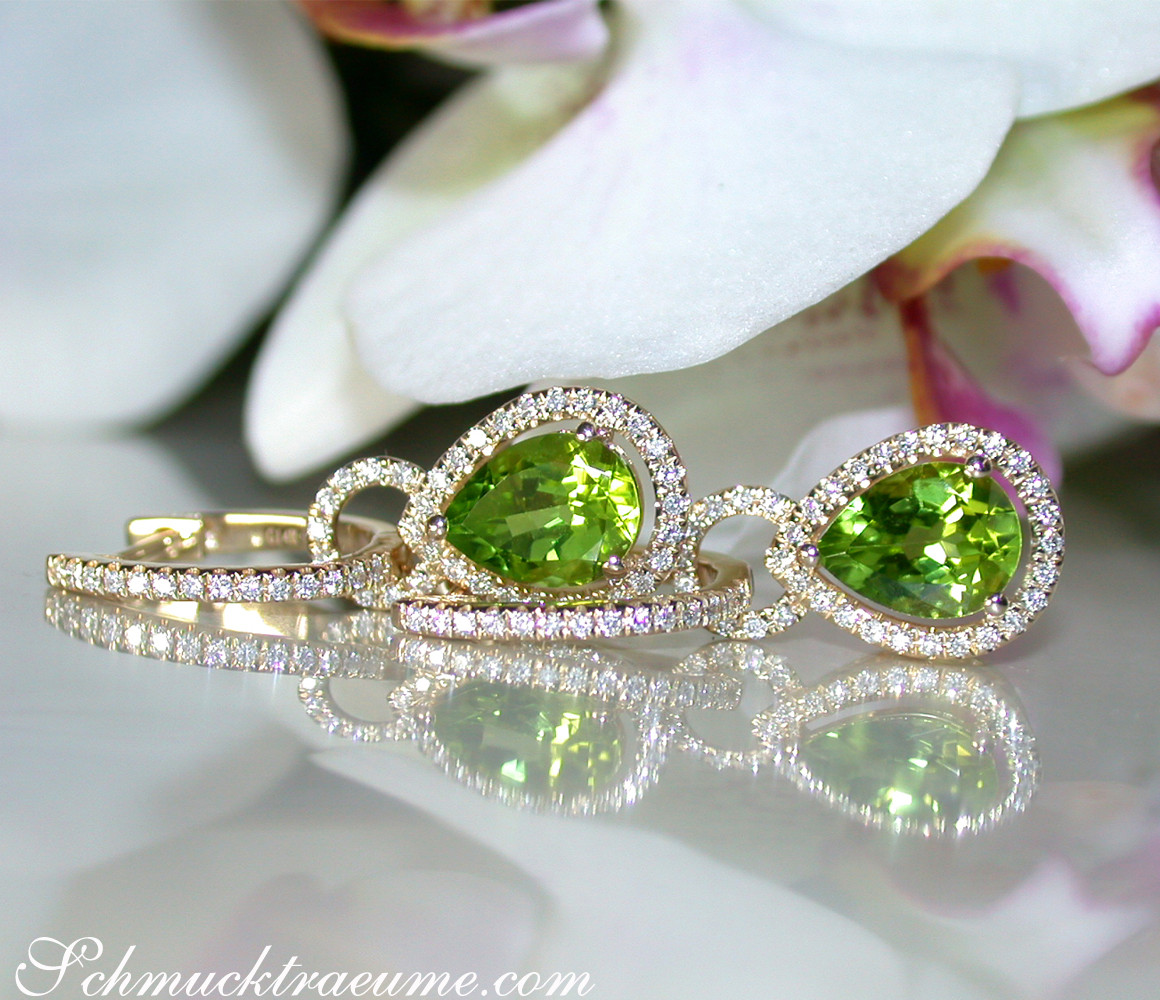 Peridot-Ohrstecker aus Gelbgold 585 mit Diamanten, Detailaufnahme