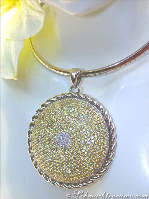 Opulenter Anhänger mit gelben Saphiren (Ø 4 cm) - Image 2