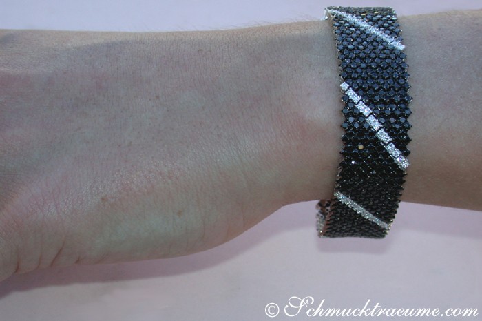Schwarz-weißes Armband aus 750er Weißgold mit Diamanten und Brillanten