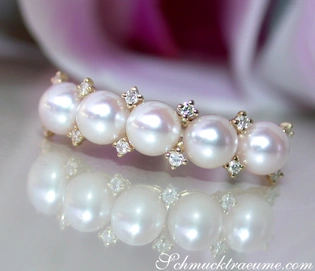 Baby Akoya Perlenring mit Diamanten in Gelbgold 585