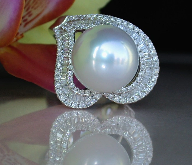 Traumhafter Südseeperle Ring mit Brillanten im Herz-Design - Image 1 Traumhafter Südseeperle Ring mit Brillanten im Herz-Design - Image 1