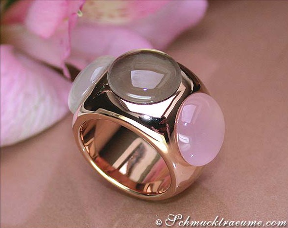 Rosenquarz-Ring mit Rauchquarz und Mondstein in Roségold 750, Detailaufnahme.