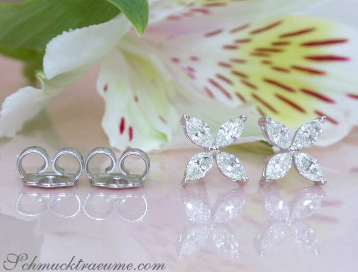 Blumenmotivierter Ohrstecker mit Marquise-Diamanten in Weißgold 750