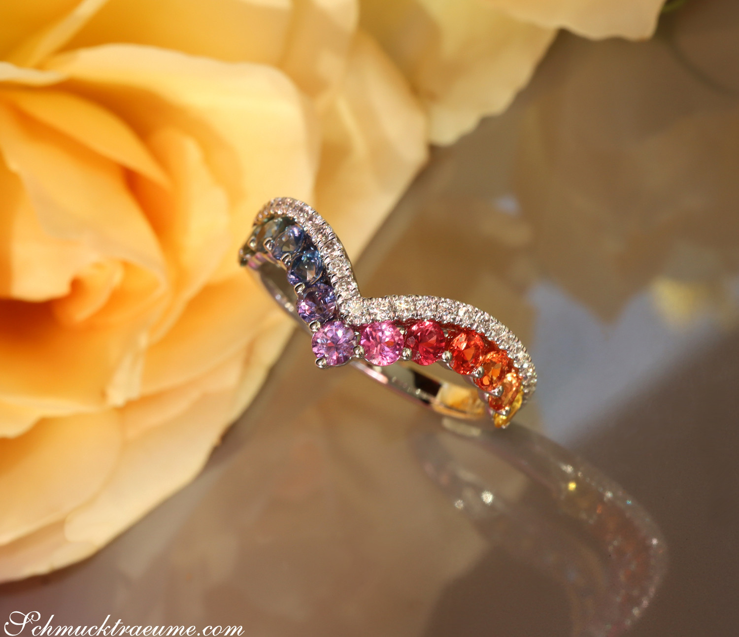 Raffinierter Regenbogen Saphir Ring mit Brillanten - Image 8