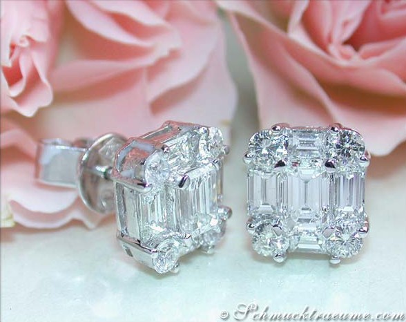 Weißgold-ohrstecker mit Baguette-Diamanten auf rosa Rosenblättern