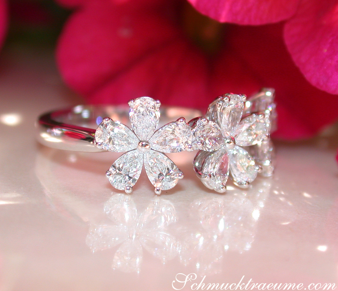 Blumenring aus Weißgold mit 15 Diamanten im Tropfen Schliff, Detailaufnahme