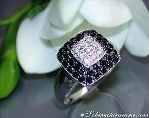 Zeitloser Carré Ring mit schwarzen Diamanten - Image 3