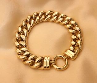 Gold Panzer Armband mit 15 mm breiten Gliedern auf samtigem Hintergrund