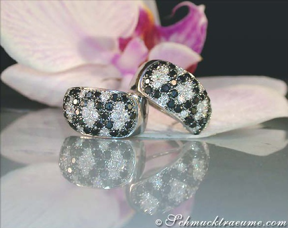 Schwarze Diamanten Ohrstecker im Rauten-Design aus Weißgold