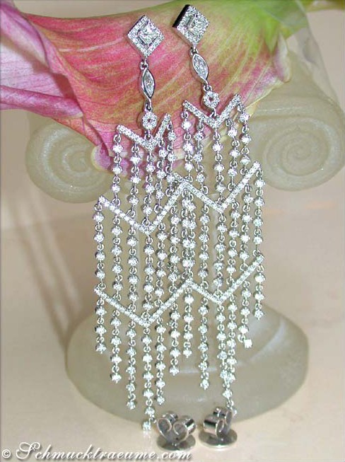 Extra lange Brillanten-Ohrgehänge (9 cm) mit Diamanten, elegant und luxuriös