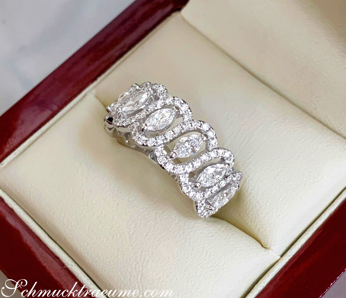 Klassischer Marquise-Diamant-Ring mit Brillanten in Weißgold