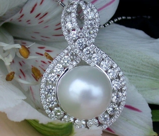 Südseeperlen-Anhänger in Weißgold mit Brillanten, 12-13 mm, exquisiter Luxus