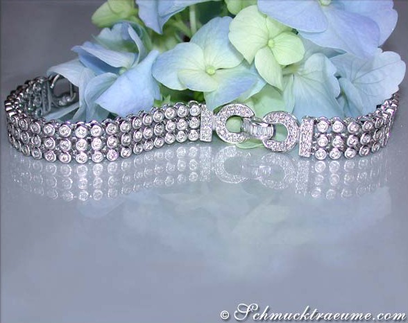 Blumenrahmung für Diamantenarmband mit Weißgold und Brillanten
