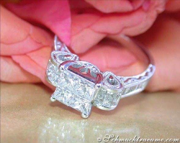 Prinzess-Diamant-Ring im Art-Déco-Stil, Detailaufnahme auf Hand getragen